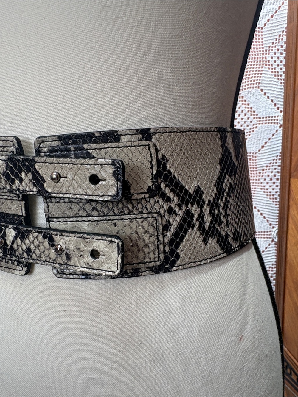 Club Monaco Kara wide waist belt in black/white python print genuine leather Sm - Picture 3 of 9